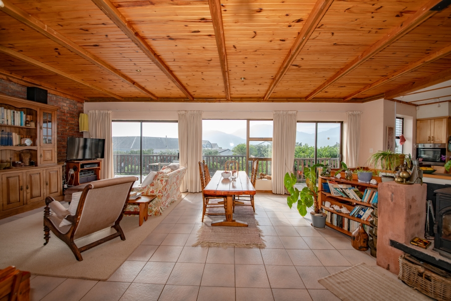 6 Bedroom Property for Sale in Pringle Bay Western Cape